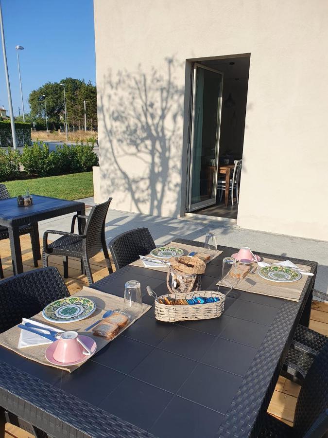 Casa Lunaria B&B Porto SantʼElpidio Buitenkant foto